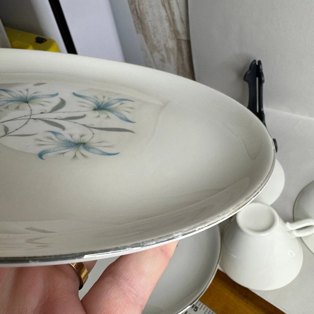 Homer Laughlin Triumph Cynthia Fine China 5 Piece Place Setting Blue Floral Lily
